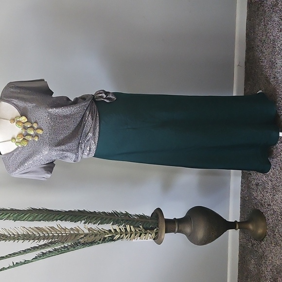 Maurices Hunter Green Pull On Silky Skirt with Side Slit NWT - Picture 5 of 12